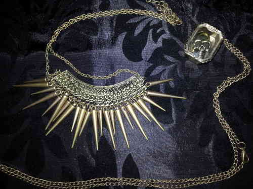 NECKLACE LEGBA ANTIQUE (LEFT ONE IN THE PICTURE!)